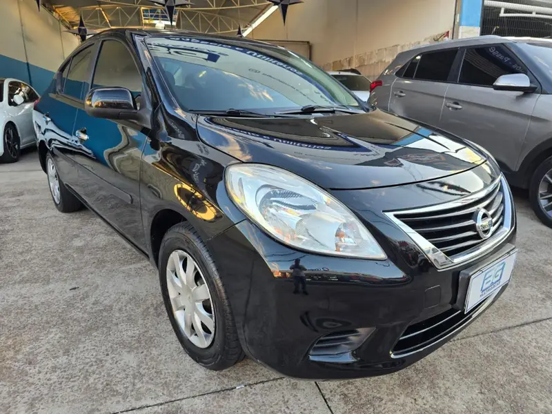 Nissan Versa 1.6 16V SV (Flex)