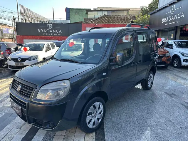 Carro Fiat Doblò 2014 Essence 1.8 16V (Flex)