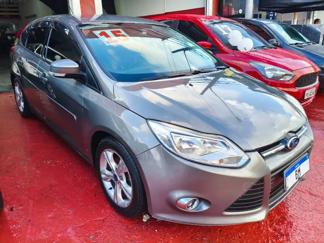 Carro Ford Focus Hatch 2015 SE 1.6 16V TiVCT PowerShift
