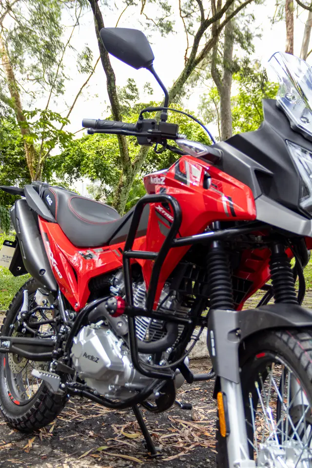 Moto Avelloz AZX 2025 160