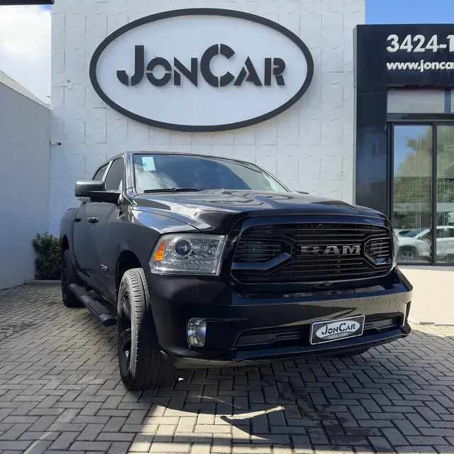 Carro RAM Classic 2023 Laramie 5.7
