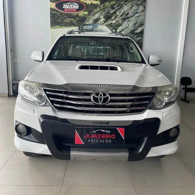 Carro Toyota Hilux SW4 2013 SRV 3.0 TDI 4X4 (5 Lugares)
