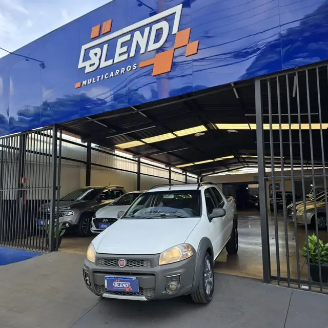 Carro Fiat Strada 2017 Hard Working 1.4 (Flex) (Cabine Dupla)