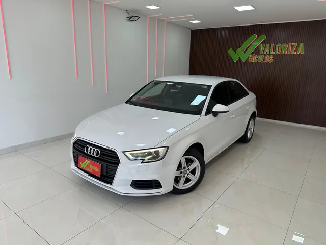 Carro Audi A3 2017 1.4 TFSI Ambiente Tiptronic (Flex)