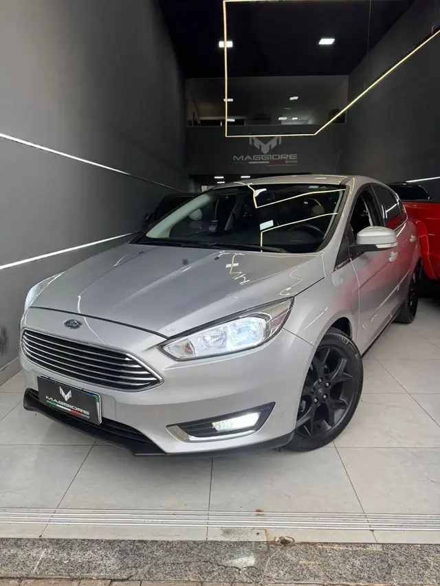 Carro Ford Focus Hatch 2016 SE Plus 2.0 PowerShift