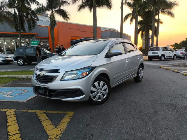 Carro Chevrolet Onix 2016 1.4 LT SPE/4