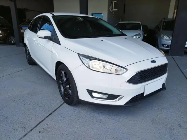 Carro Ford Focus Sedan 2016 SE 2.0 PowerShift