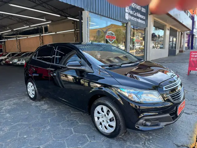 Carro Chevrolet Onix 2013 1.4 LT SPE/4