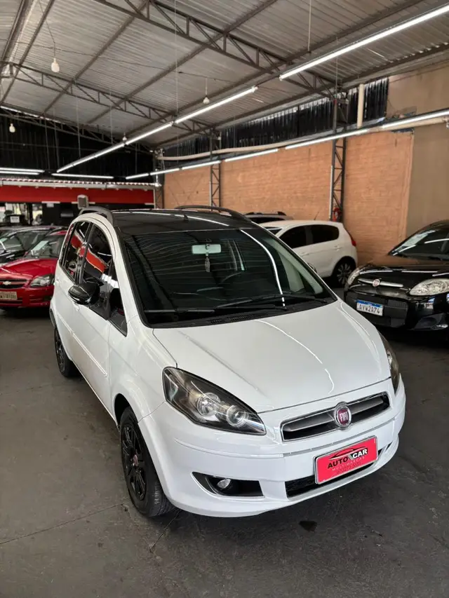 Carro Fiat Idea 2015 Attractive 1.4 8V (Flex)