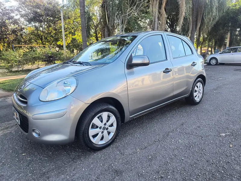 Nissan March 1.6 16V S (Flex)