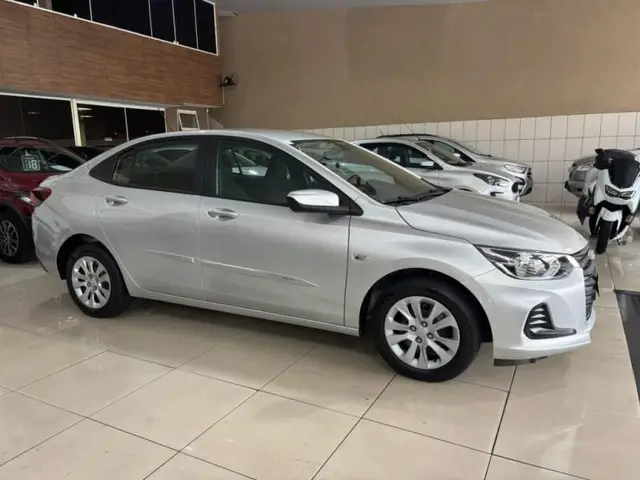 Carro Chevrolet Onix Plus 2020 1.0 LT (Flex)