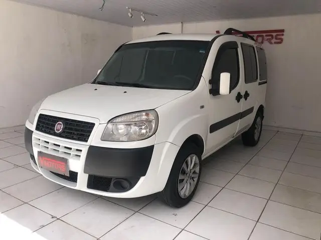 Carro Fiat Doblò 2018 Essence 1.8 7L (Flex)