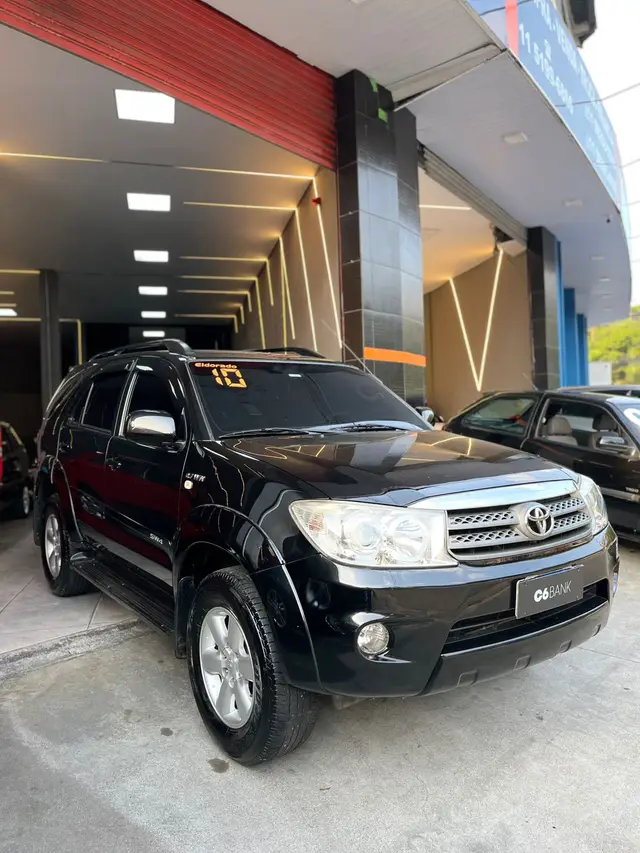 Carro Toyota Hilux SW4 2010 SR 4x2 2.7 VVT-i