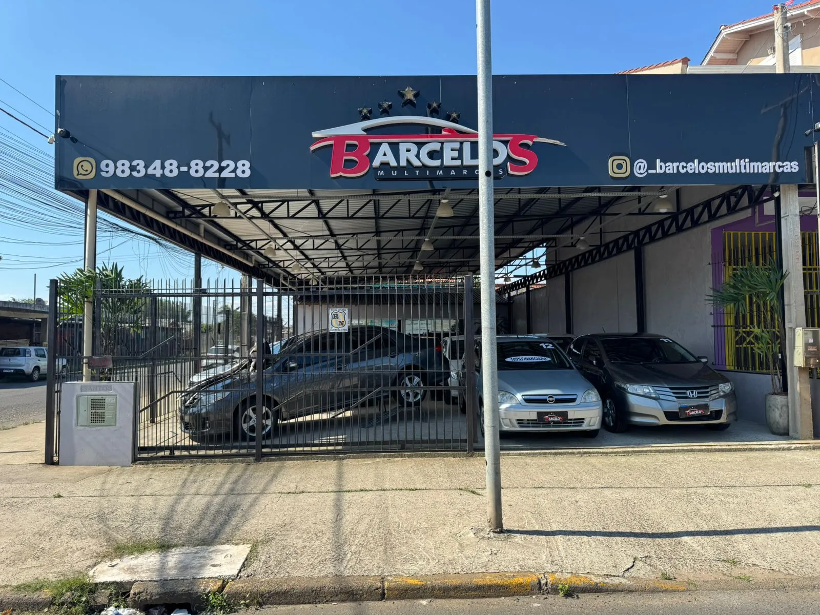 Fachada da loja Veículos à venda em BARCELOS MULTIMARCAS LTD - Canoas - RS