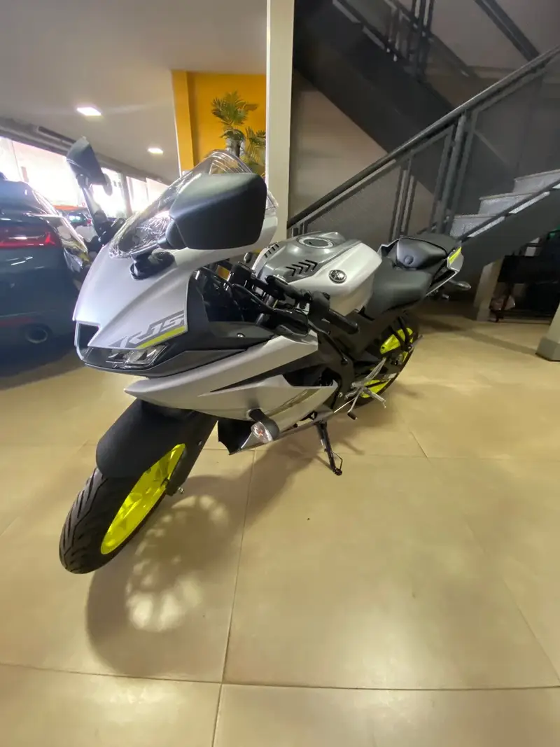 Yamaha YZF R15 ABS