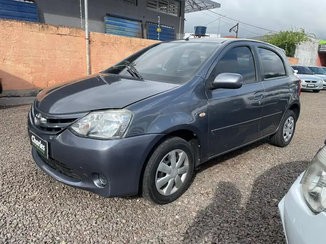 Carro Toyota Etios 2013 XS 1.3 (Flex)