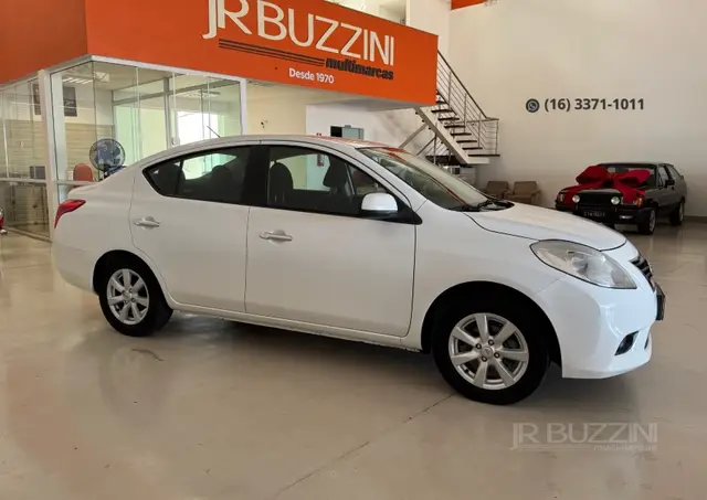 Carro Nissan Versa 2014 1.6 16V SL (Flex)