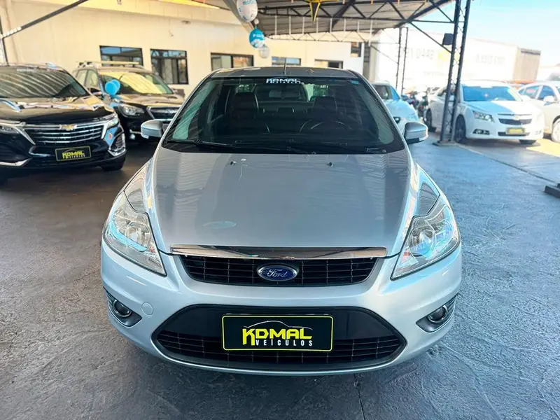 Ford Focus Hatch Ghia 2.0 16V (Flex)