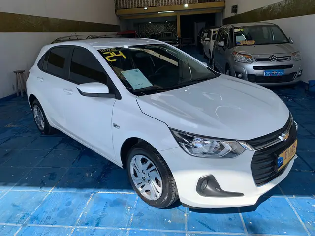 Carro Chevrolet Onix 2024 LT 1.0