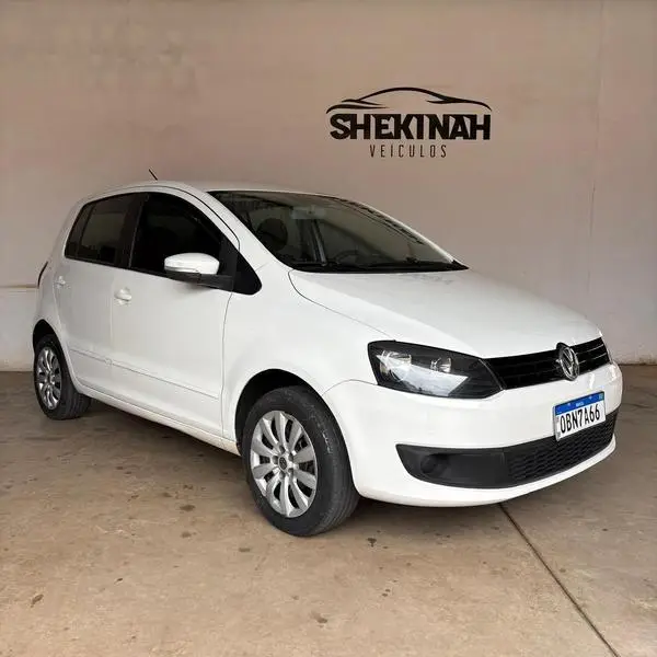 Carro Volkswagen Fox 2014 1.0 TEC (Flex) 4p