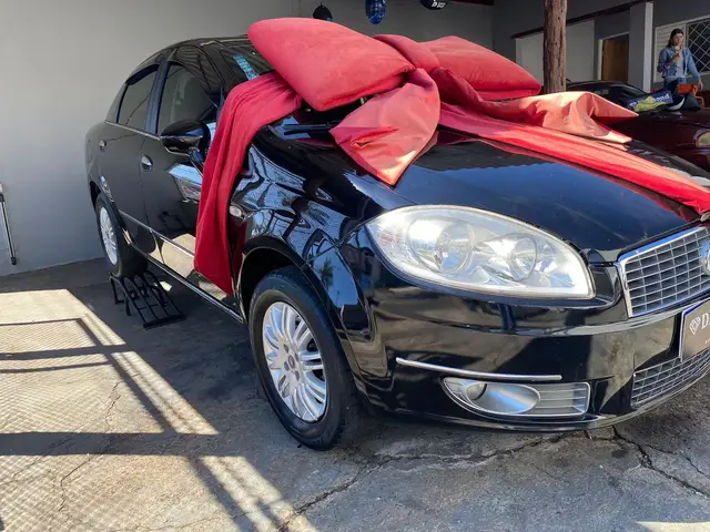 Carro Fiat Linea 2013 Essence 1.8 16V (Flex)