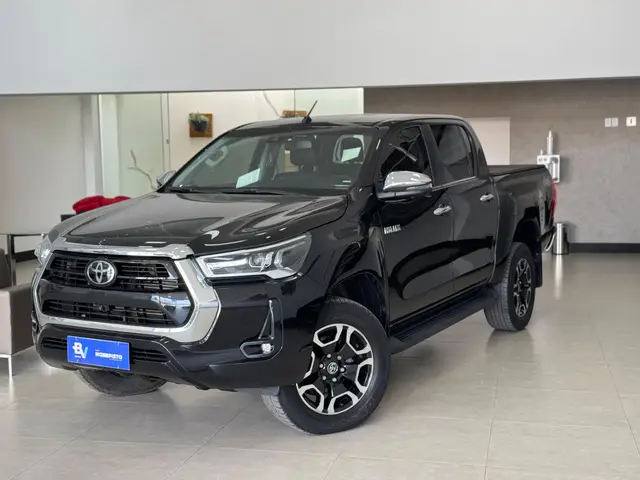 Carro Toyota Hilux Cabine Dupla 2023 SRX 4x4 2.8 Diesel