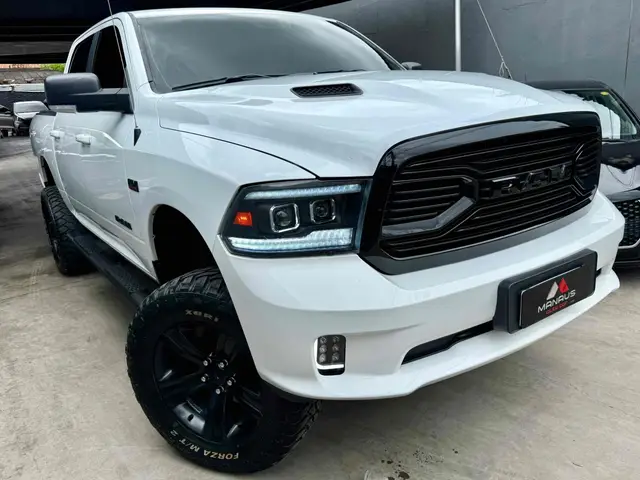 Carro RAM Classic 2022 Laramie Night Edition 5.7