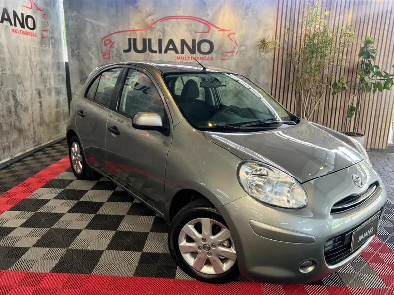Nissan March 1.6 16V SV (Flex)