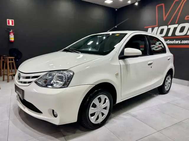 Carro Toyota Etios 2016 XS 1.5 (Flex)