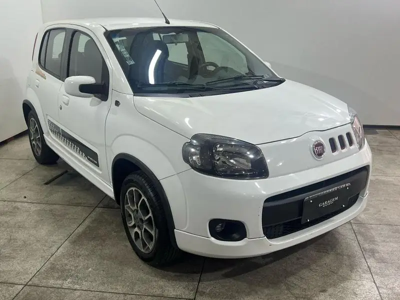 Fiat Uno Sporting 1.4 8V (Flex) 4p