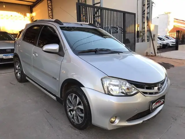 Carro Toyota Etios 2014 XS 1.5 (Flex)