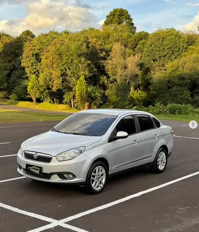 Carro Fiat Grand Siena 2014 Essence 1.6 16V (Flex)