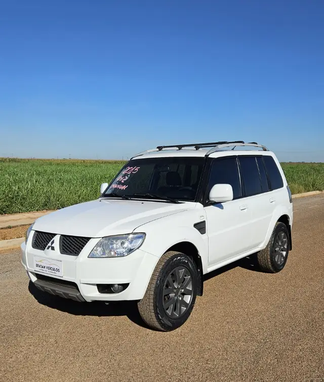 Carro Mitsubishi Pajero TR4 2015 2.0 16V 4x2 (Flex)