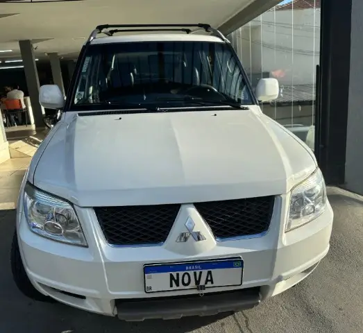 Carro Mitsubishi Pajero TR4 2014 2.0 16V 4x2 (Flex)