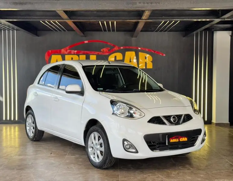 Nissan March 1.0 12V SV (Flex)