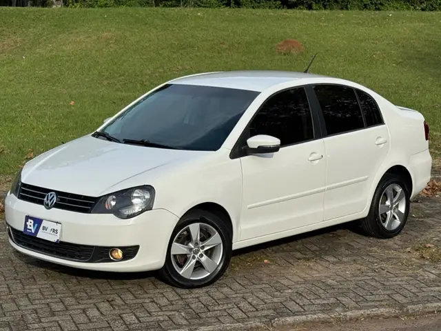 Carro Volkswagen Polo Sedan 2014 Comfortline 1.6 8V (Flex)