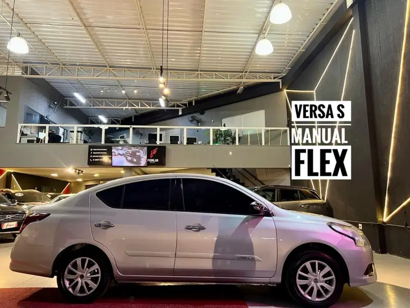 Nissan Versa 1.6 16V S FlexStart (Flex)