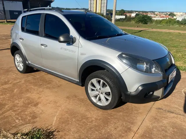 Carro Renault Sandero Stepway 2013 1.6 16V Hi-Flex (aut)