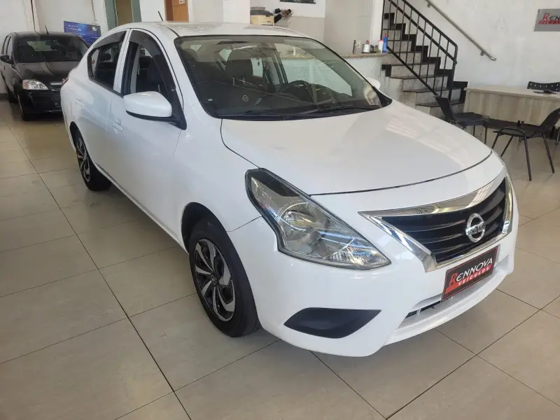 Nissan Versa 1.6 16V SV (Flex)