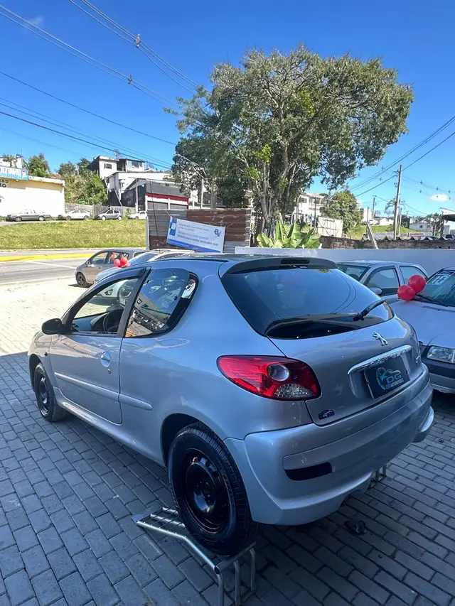 Carro Peugeot 207 2013 Hatch XR 1.4 8V (flex) 2p