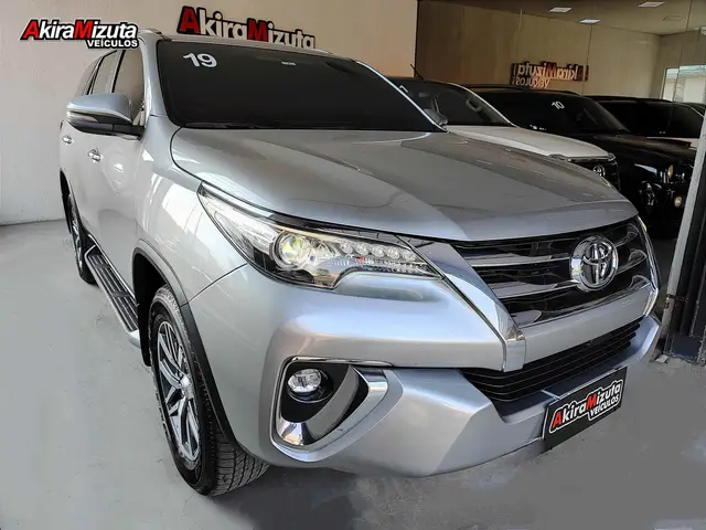 Carro Toyota SW4 2019 2.8 TDI SRX 5L 4x4 (Aut)