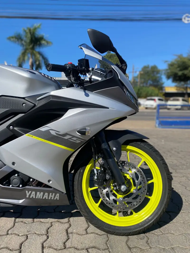 Yamaha YZF R15 ABS