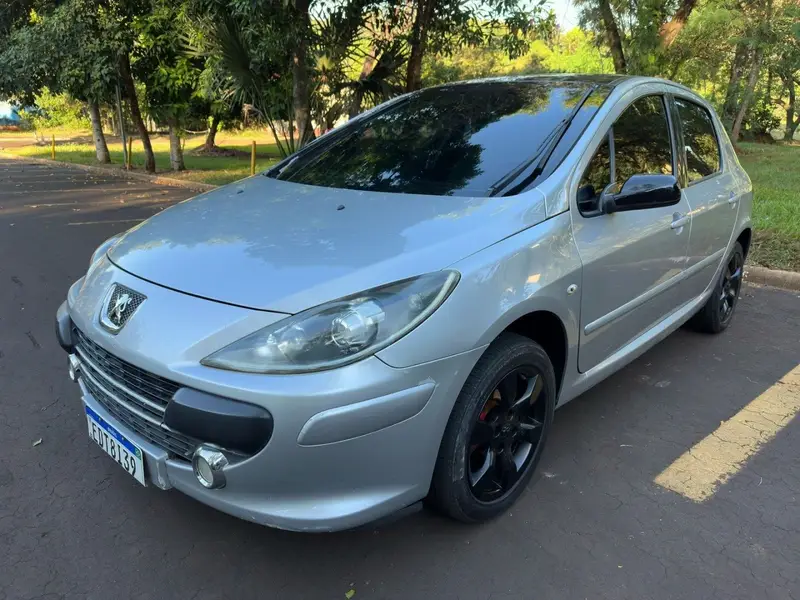 Peugeot 307 Hatch. Presence 1.6 16V (flex)