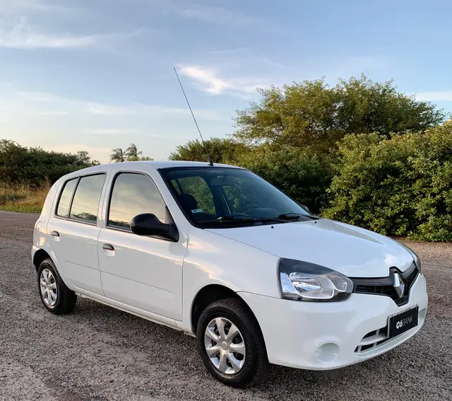 Carro Renault Clio 2015 Hatch. RN 1.0 16V
