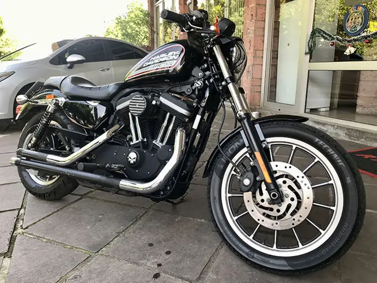 Harley-Davidson XL 883 R