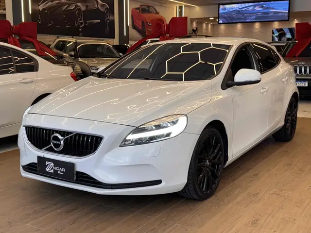Carro Volvo V40 2019 2.0 T4 Momentum