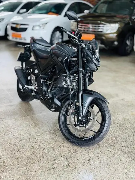 Carro Yamaha MT-03 2024 ABS