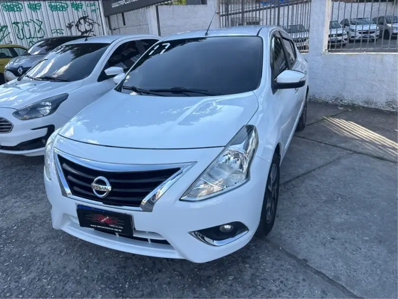Nissan Versa 1.6 16V Unique CVT (Flex)