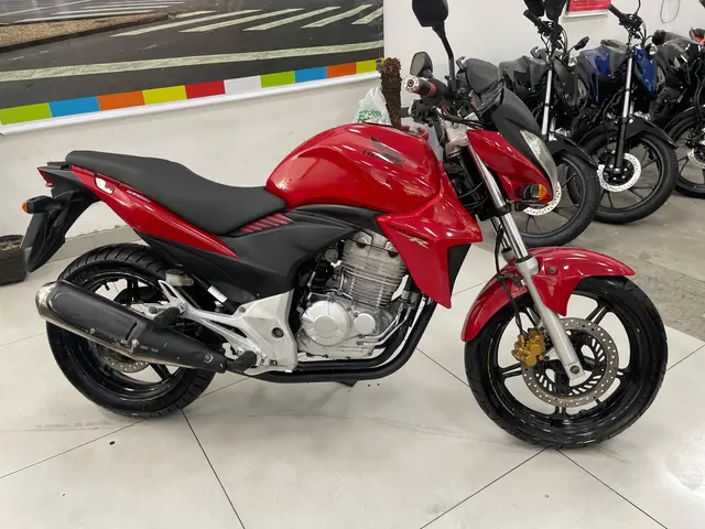 Carro Honda CB 300R 2015 Standard