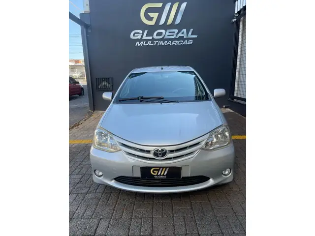 Carro Toyota Etios 2013 XS 1.3 (Flex)